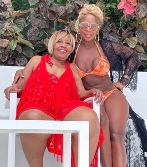 Cora Blige with her daughter Mary J. Blige